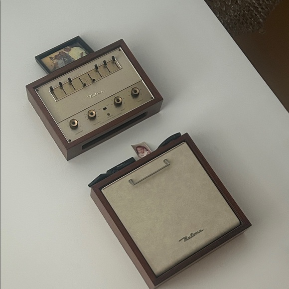 Radio - Picture 1 of 1